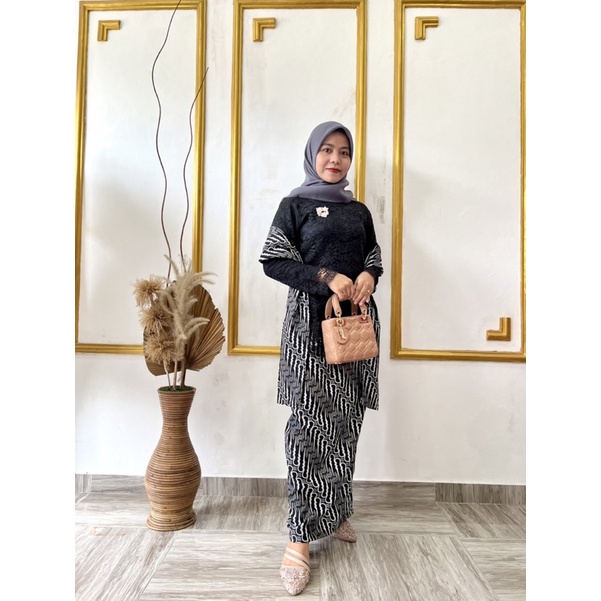 KEBAYAMODERN/KEBAYASELENDANG/KEBAYACANTIK/KEBAYAMURAH/KEBAYABATIKCOUPLEKEBAYABROKAT/KEBAYAWISUDA/KEBAYALAMARAN/KEBAYAPESTAKEBAYAZAFIRAH/KEBAYAVIRALKEBAYAHITAM/KEBAYASERAGAMANINSPIRASIKEBAYAMODERNKEBAYA