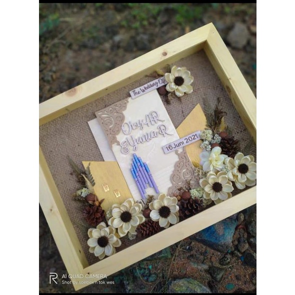 Bingkai Mahar Pernikahan Pengantin Rustic Bunga Kering Figura Kayu Mahar Rustik Simple Ukuran 25x35c