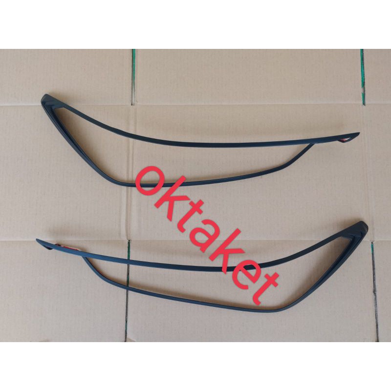 garnish depan Honda HRV 2022 2023 up hitam Chrome Carbon