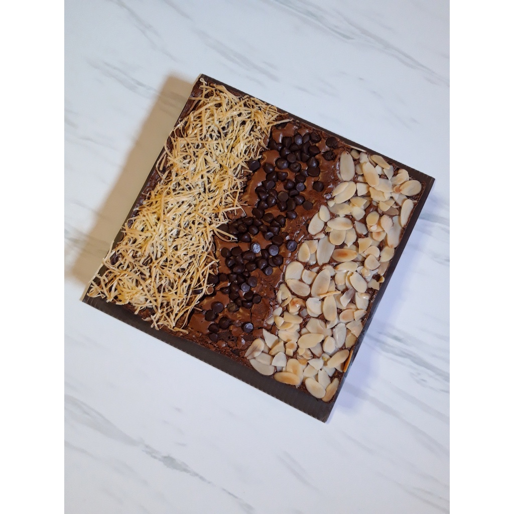 

Fudgy Brownies Original Topping Almond, Keju, Choco Chips atau Mix