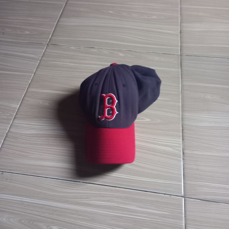 Topi Second branded MLB