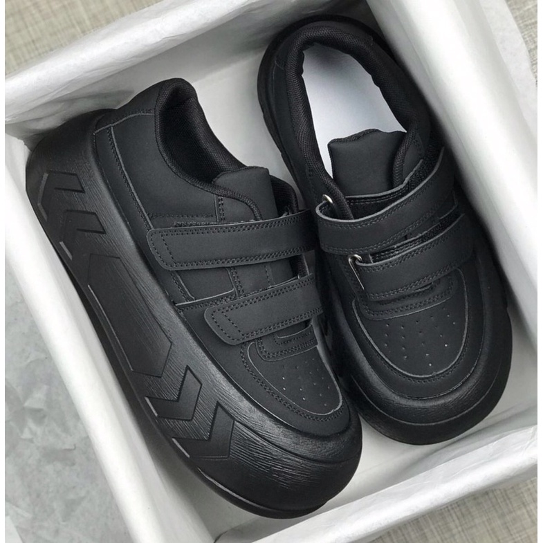 Sneaker F106 wanita import