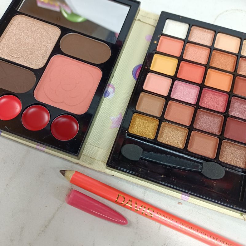 Eyeshadow Dompet Sedang Free Pensil Alis