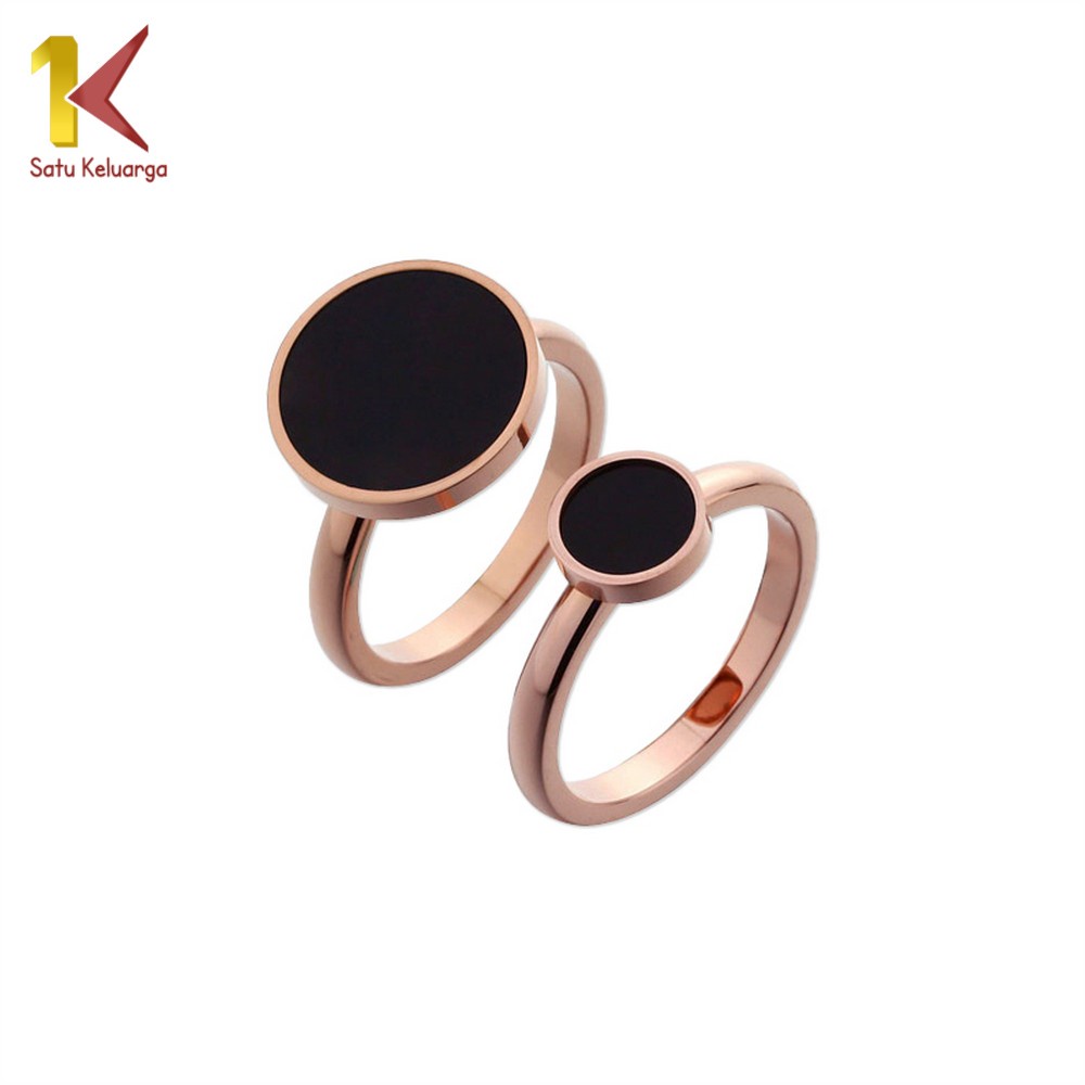 Satu Keluarga Cincin Titanium Bulat Warna Hitam K85 Cincin Premium Anti Karat Women's Accessories Je