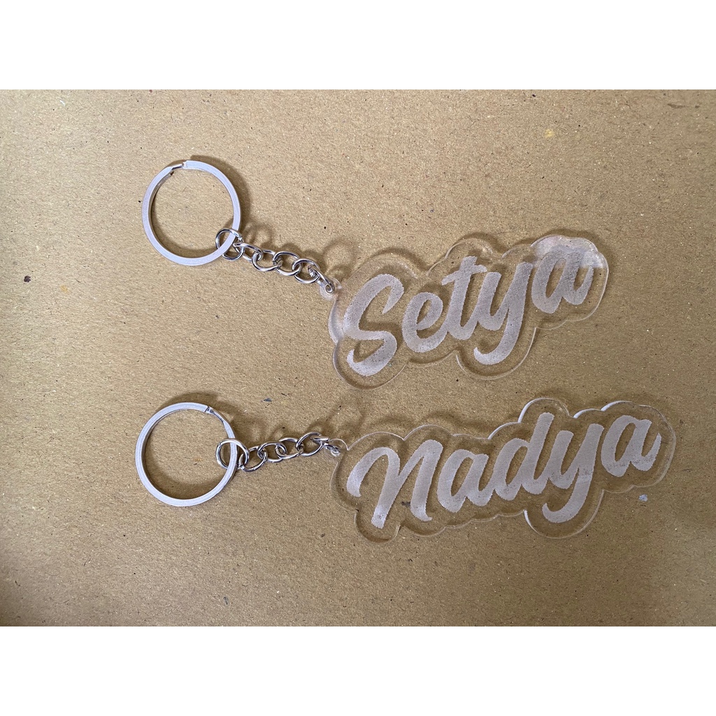 Gantungan Kunci Nama / Logo Akrilik Custom Ukir Laser Cut ( Max 6 Digit Angka / Huruf )