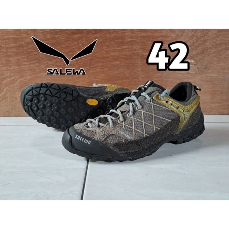 Sepatu Salewa Hiking Vibram Second Original