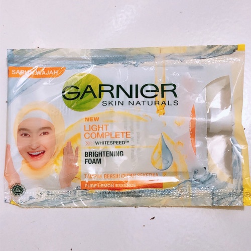 GARNIER Light Complete Brightening Foam Sachet 9mL