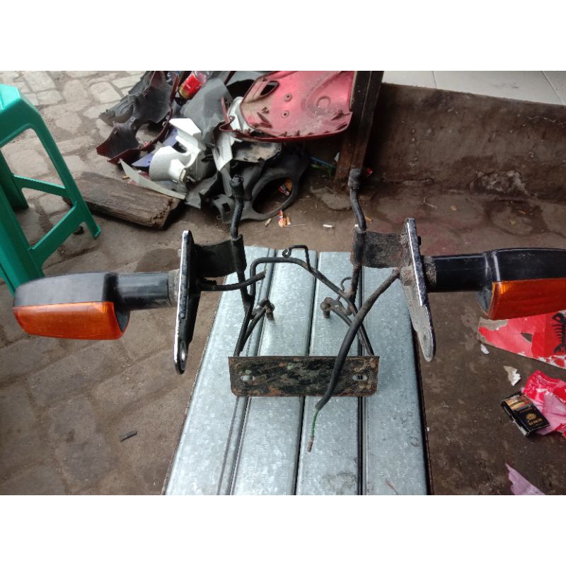 dudukan pangkon breket lampu set sein Megapro Primus