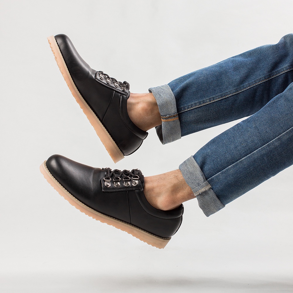 QLEON BLACK |ManNeedMe x NAZ| Sepatu Pria Casual Pantofel Formal Shoes ORIGINAL