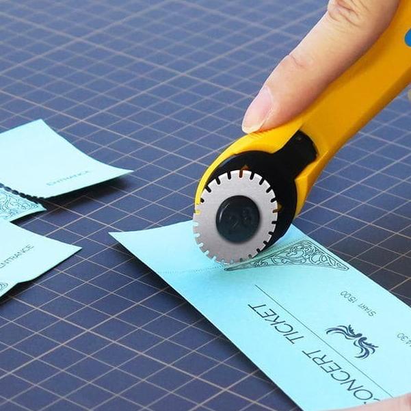 

Ready Banyak OLFA Rotary Cutter 235B Perforation Cutter 28mm ( PRC-3/C )'