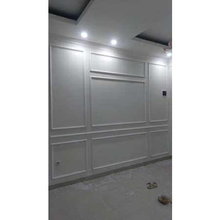 Hiasan dinding moulding