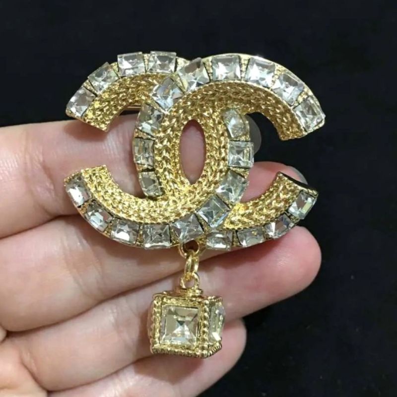 Bros import Mata Kilau Bros CH4N3L cantik untuk hiasan baju di dada kualitas Import Peniti Baju Import swarovsky bros Premium fashion import bahan Bagus B2094