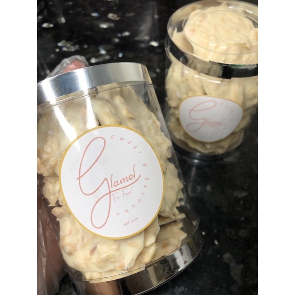 

MILKY ALMOND SEASALT / WHITE CHOCO ALMOND