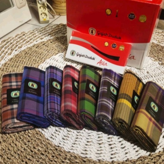 Sarung Gajah Duduk Asia kotak Kotak