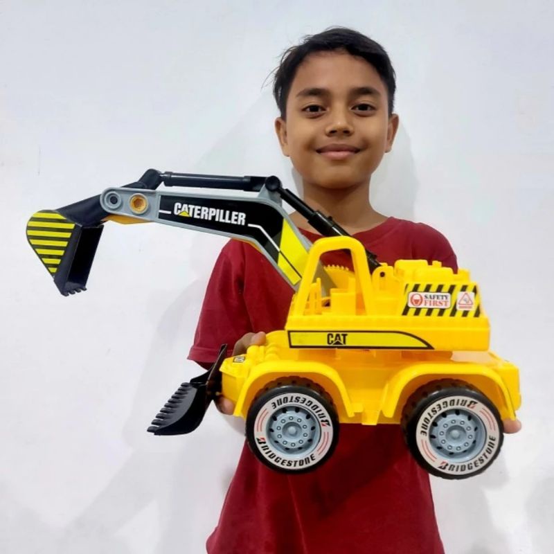 MAINAN MOBILAN TRUCK EXCAVATOR JUMBO