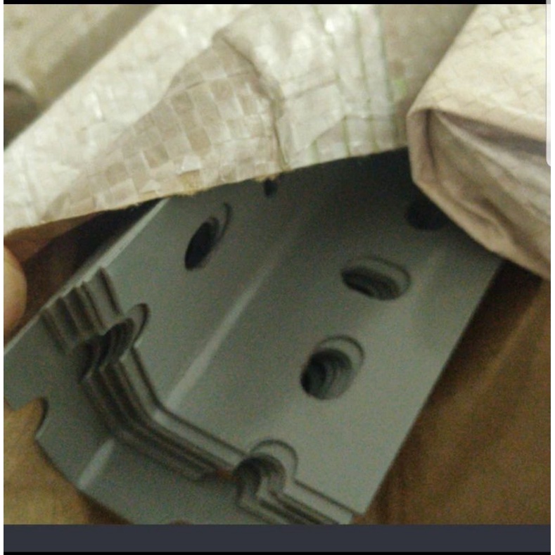 Besi Siku Rak Lubang/ Siku Lobang Panjang 3 Meter Tebal 1 Batangan