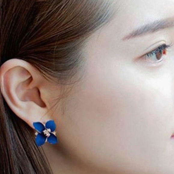 【Bayar di tempat】Four Petal Flower Earrings Diamond Inlay Minyak Menetes Halus Halus Perhiasan