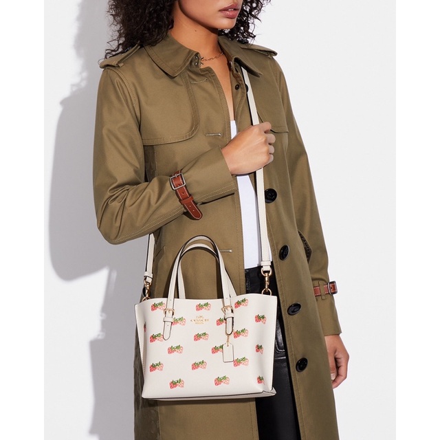 Coach Tote in Signature Canvas Mollie White With Flower (CB600)