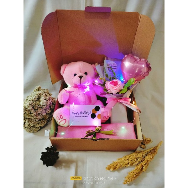 

Hampers gift box Kado ultah