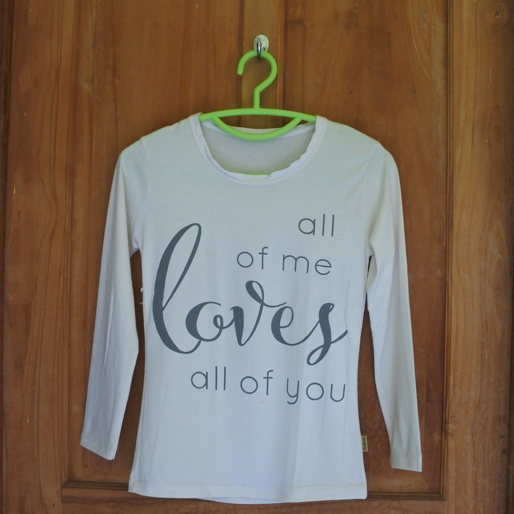 Kaos Putih Printed White T-Shirt Panjang Preloved