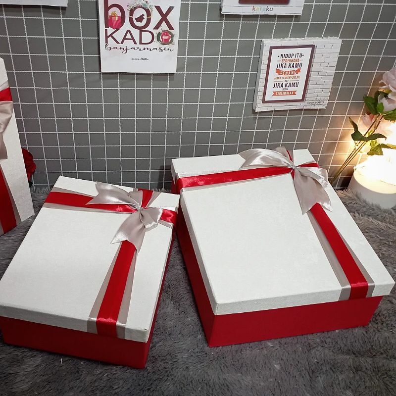 

Box Merah Pita Silver By Box Kado Banjarmasin
