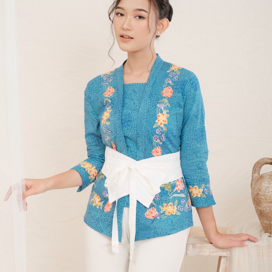 Kebaya Encim Batik Tanahan Lengan 7/8 Meradelima Biru