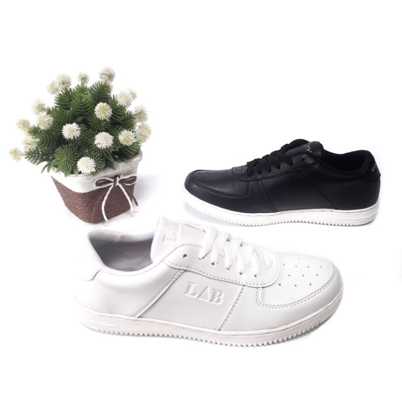 Sepatu casual sneakers white pria wanita