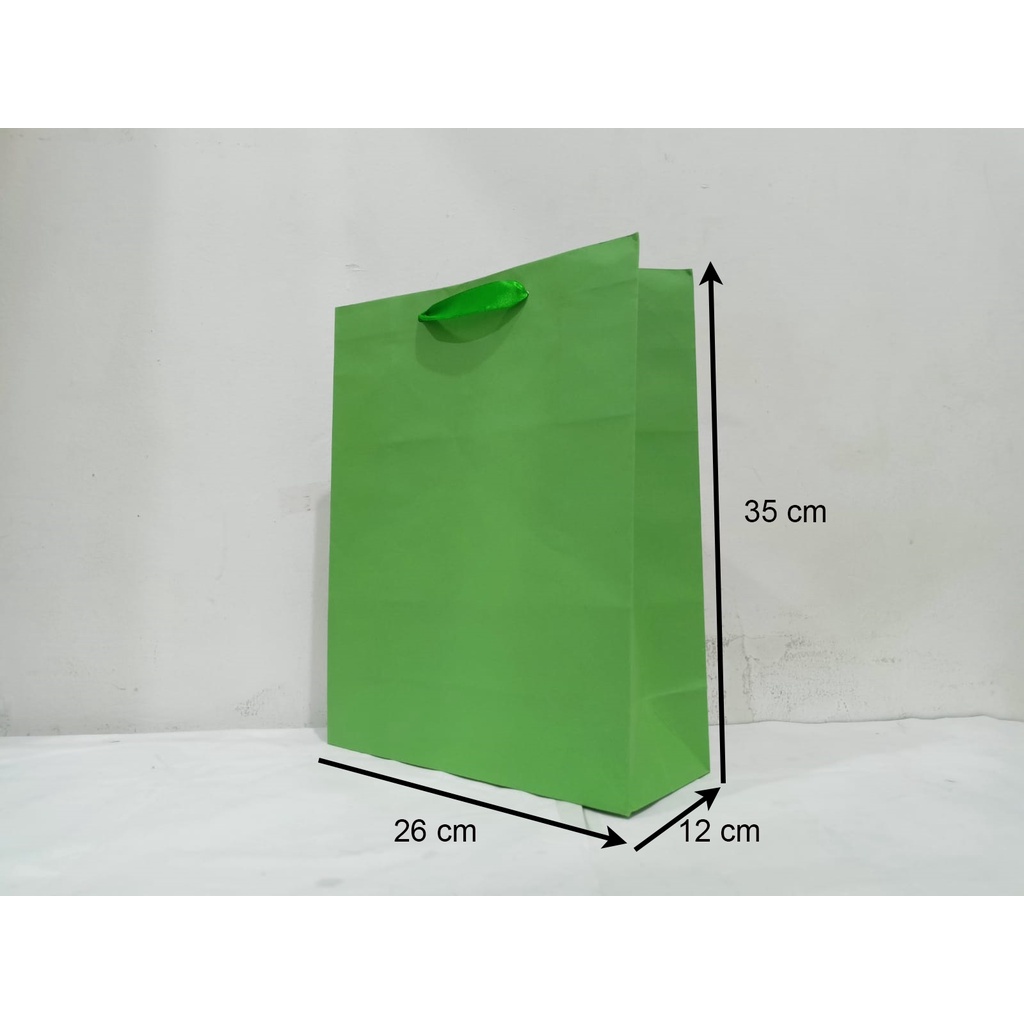 

PaperBag Polos - Buffalo Hijau - 26 cm x 12 cm x 35 cm