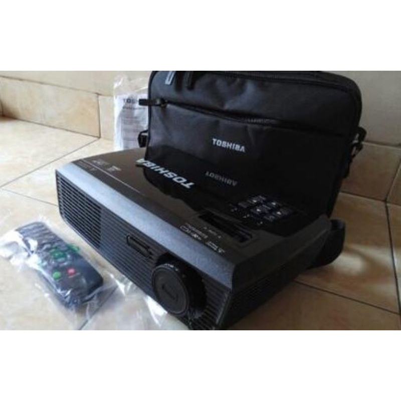 full sett like new proyektor Toshiba NPS15A 3000 ANSI LUMENS sudah HDMI special nobar bola piala dun