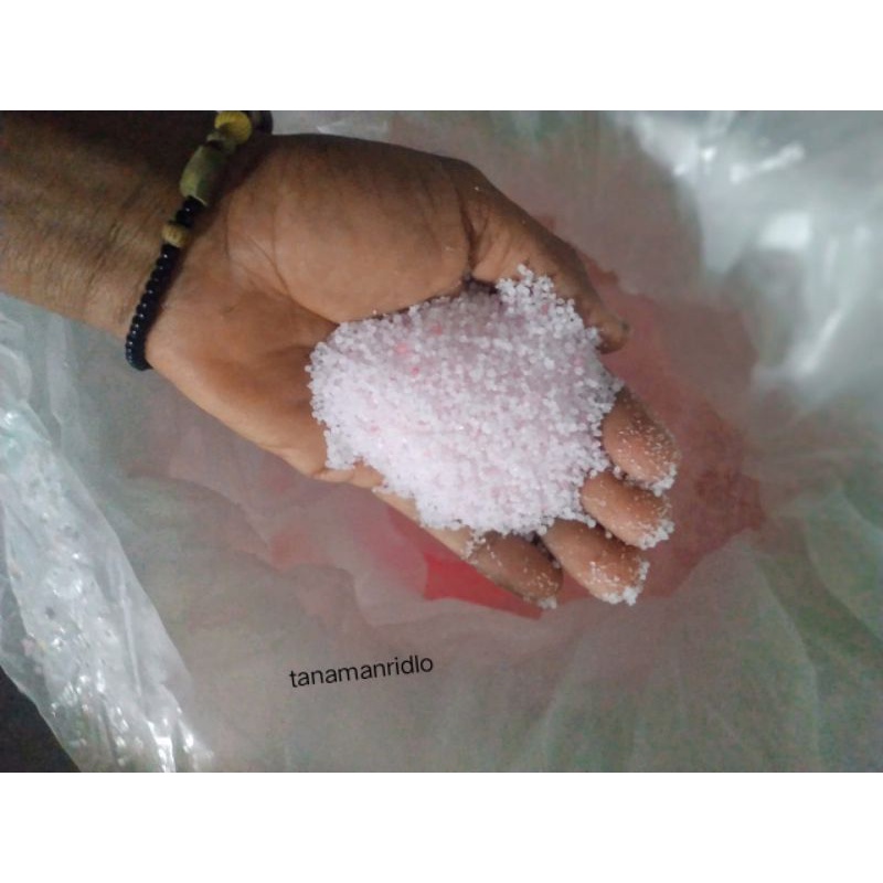 PUPUK UREA 1 kg
