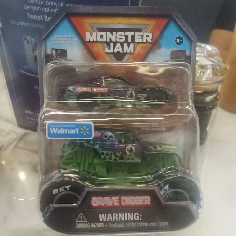 grave digger monster jam race car