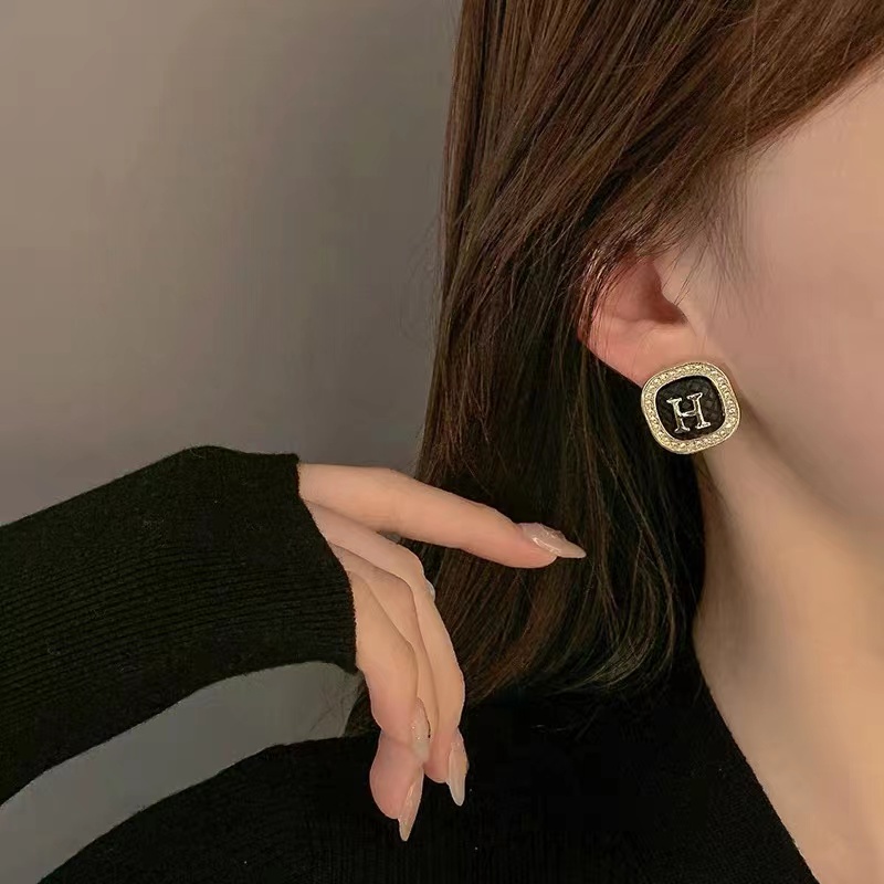 Anting Butik Fashion Baru Kepribadian Anting Liar
