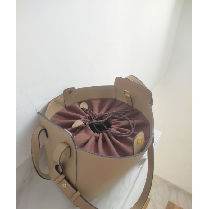 Tas Selempang Kamala Bag cream free dust box