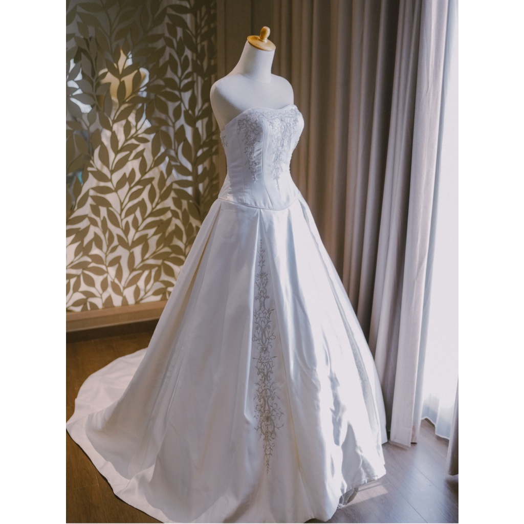 Preloved Wedding Gown second gaun pengantin murah wedding dress cantik ball gown murah classic weddi