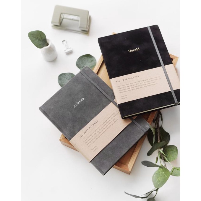 

LETTERIST ALL YEAR PLANNER- SUEDE/ JURNAL 2022/WEEKLY PLANNER/HADIAH