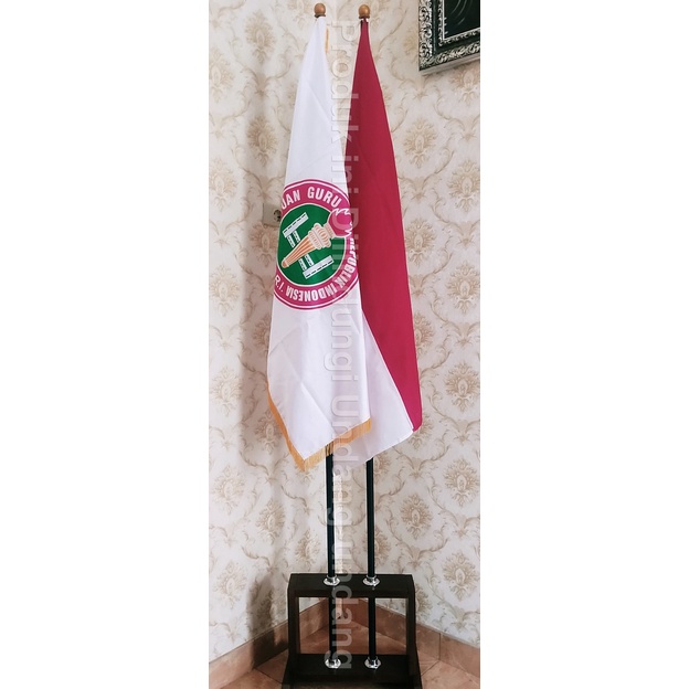 

Paket Tatakan 2 lubang + Tiang + Bendera PGRI dan Bendera Merah Putih
