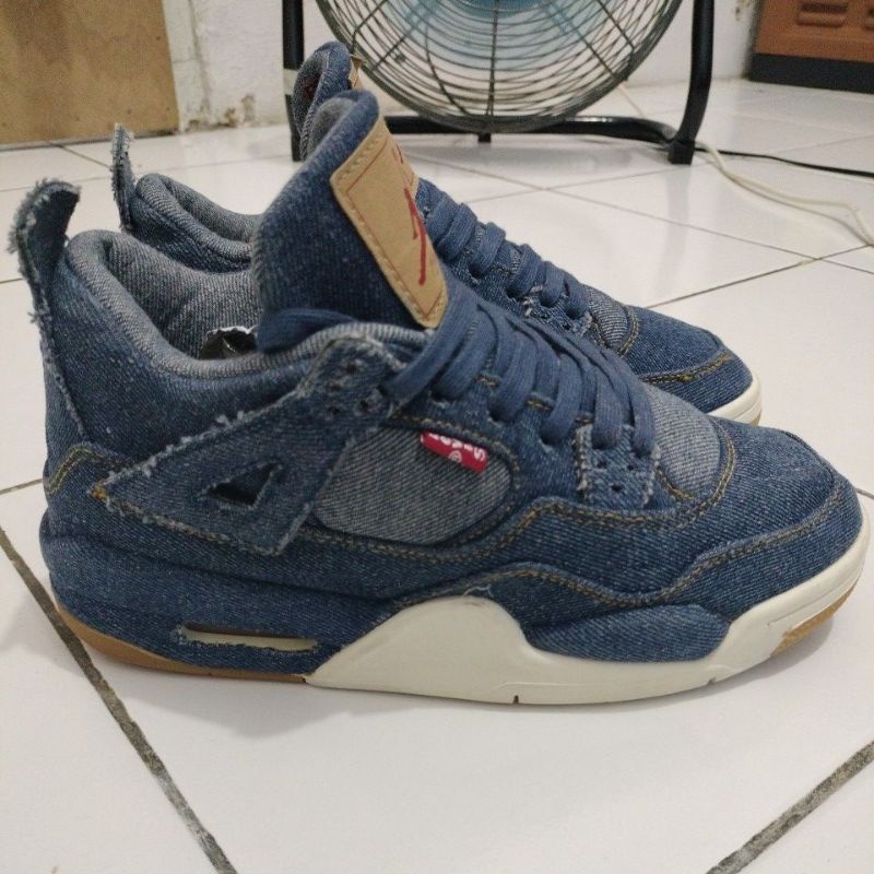 retro 4 levis
