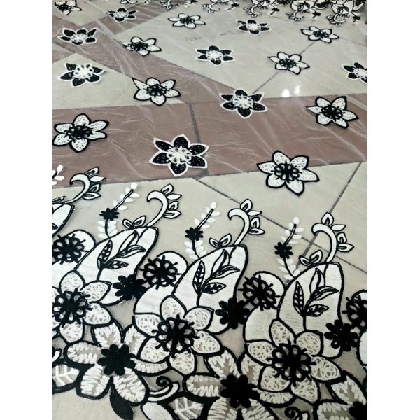 Kain Tulle Bordir / Tile Motif Pinggir Atas Bawah / bahan soft tulle Motif Bunga