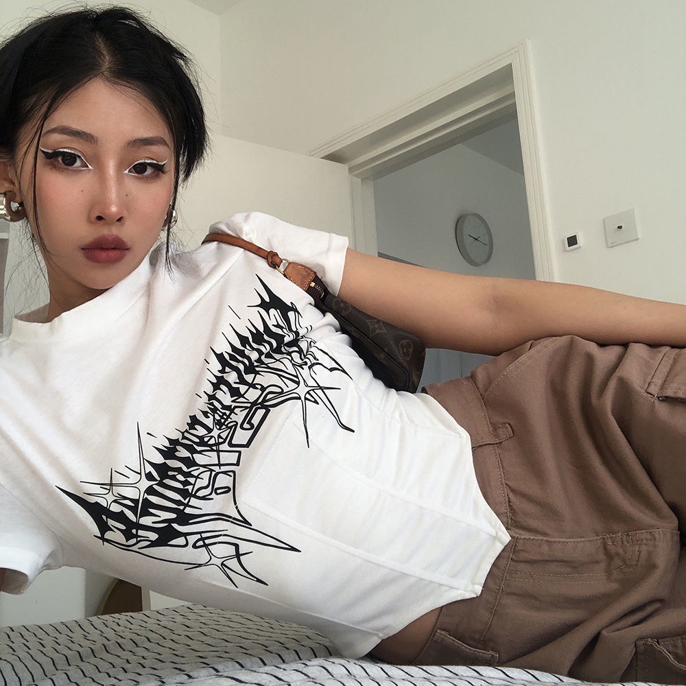 ❀◕◕Suhao Y2K Milenium Manis Keren Gadis Seksi Niche Chic Tulang Ikan T-shirt Lengan Pendek Wanita Slim Pinggang Cetak Pendek BM Angin Top