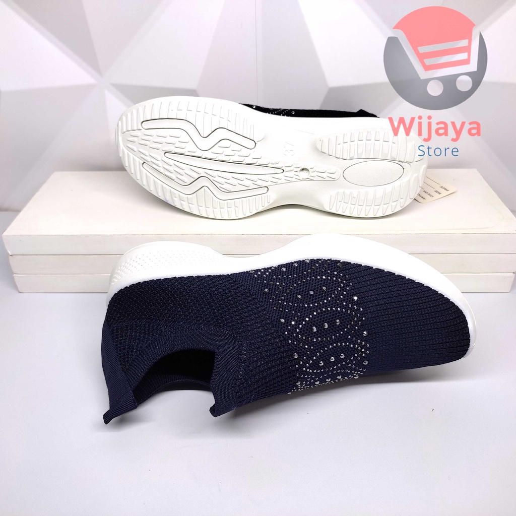 Sepatu Sneakers Wanita Rajut Import So Good Desain Sporty dan Kasual untuk Aktivitas Olahraga dan Gaya Santai
