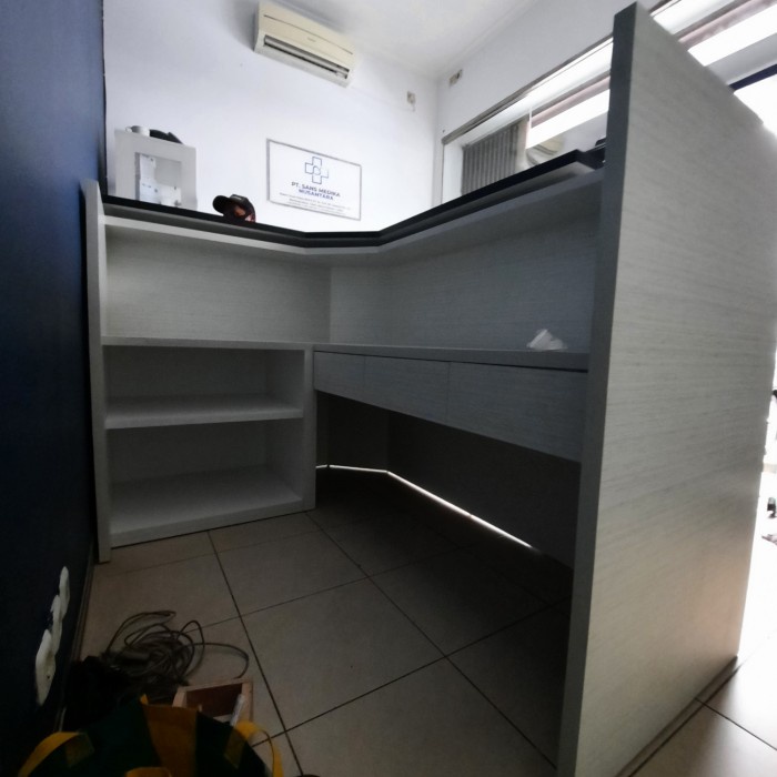 Meja resepsionis meja kerja meja kantor minimalis modern Hpl harga set