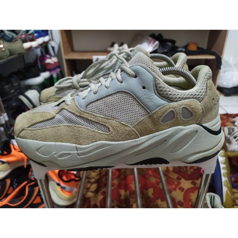 Sepatu Adidas Yeazy 700