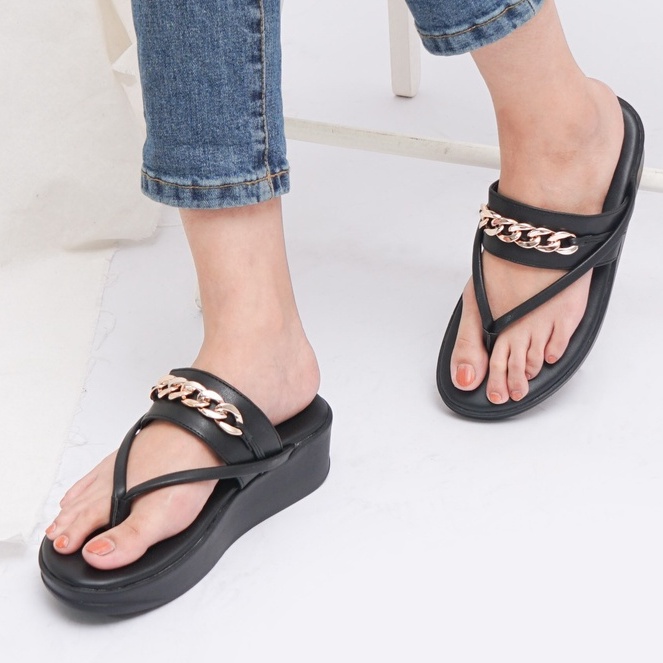 SARASARA YUK - MIRZA Sandal Wanita Jepit Casual Size 36 - 40 Model Chain Sendal Japit Cewek Bahan Kulit untuk Jalan Pergi Santai Slop Warna Black Hitam Capit Rumah Tidak Licin Premium Original Sara Sara Kekinian Terbaru Shoes ORI Mall Official Store