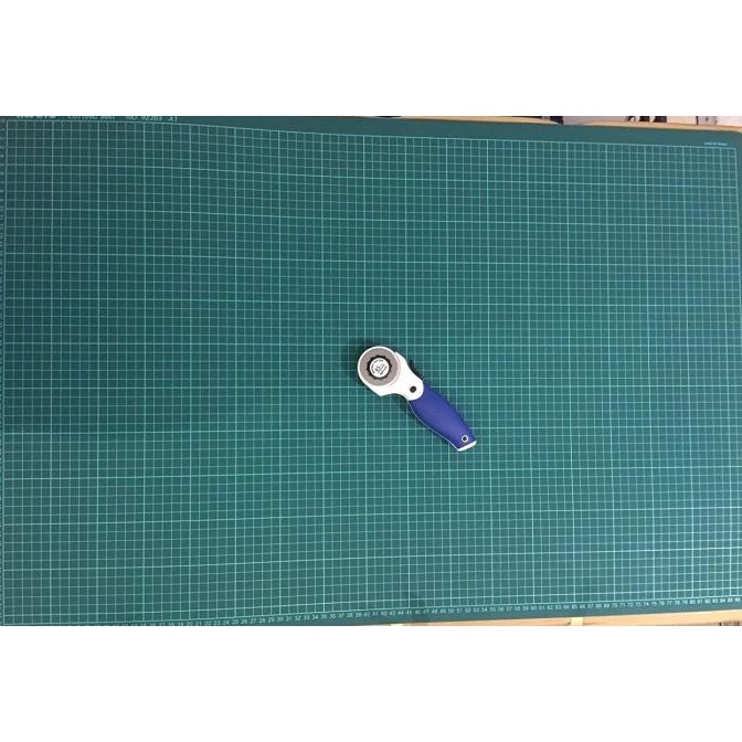 

Cutting Mat Size A1, Double Sided Self Healing A1.Merek Taiwan KW-TRIO