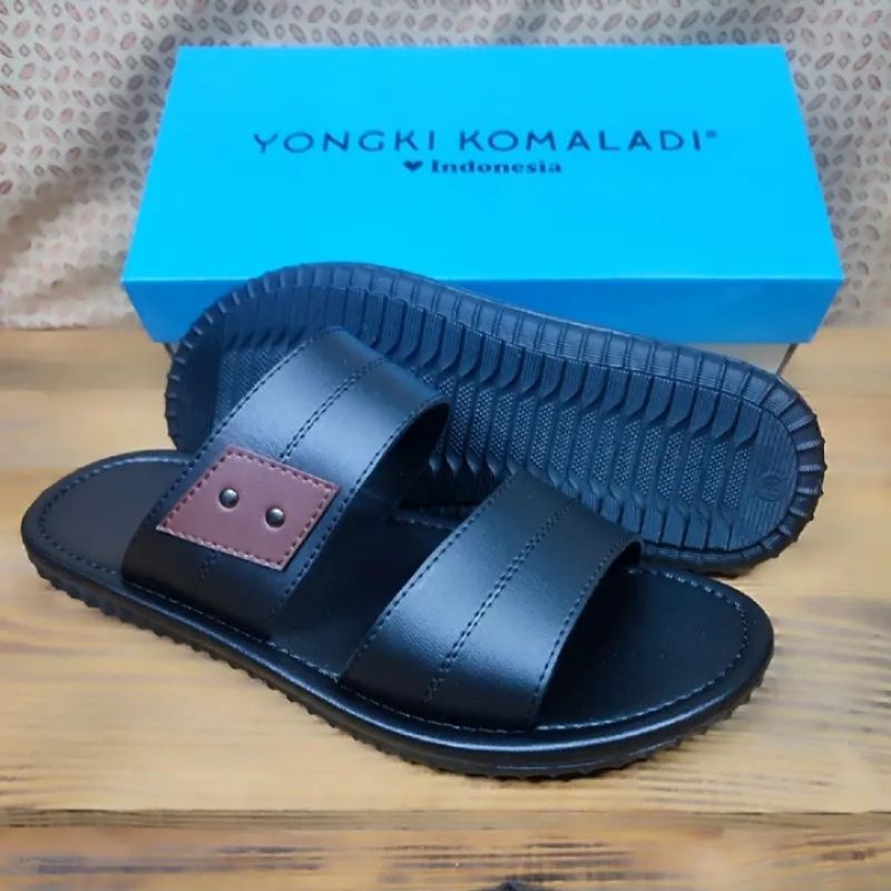 Sandal pria yongki komaladi.Sendal casual yongki komaladi