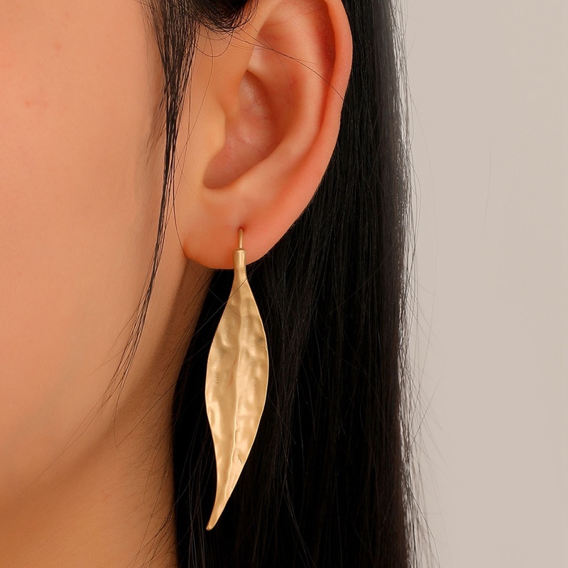 Fancyqube Retro Warna Emas Logam Daun Stud Anting Geometris Tidak Teratur Tanaman Earring Untuk Wanita Gadis Pesta Perjalanan Perhiasan