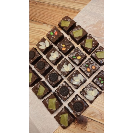 

FUDGY BROWNIES ENAK LARIS