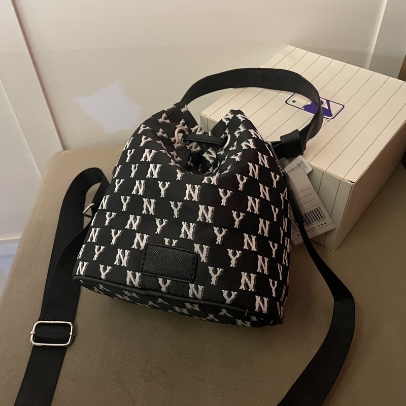[BISA COD✅] TAS MLB NY WANITA / SLINGBAG MLB NY JACQUARD MONOGRAM / TAS WANITA / TAS PERGI / TAS KANTOR / BUCKET BAG MLB NY / MLB NY MINI BAG / TAS KEKINIAN / TAS KOREA MLB BUCKET BAG