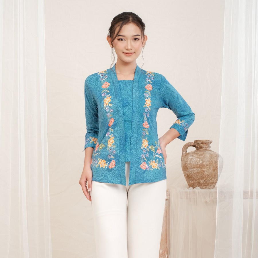 Kebaya Encim Batik Tanahan Lengan 7/8 Meradelima Biru