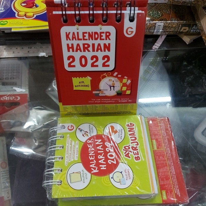 

✨NEW✨ - kalender duduk 2022 GIP - Merah